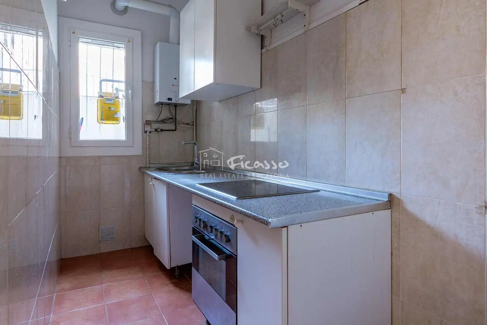 Kitchen of Flat for sale in Barcelona  with Air Conditioner, Heating and Oven