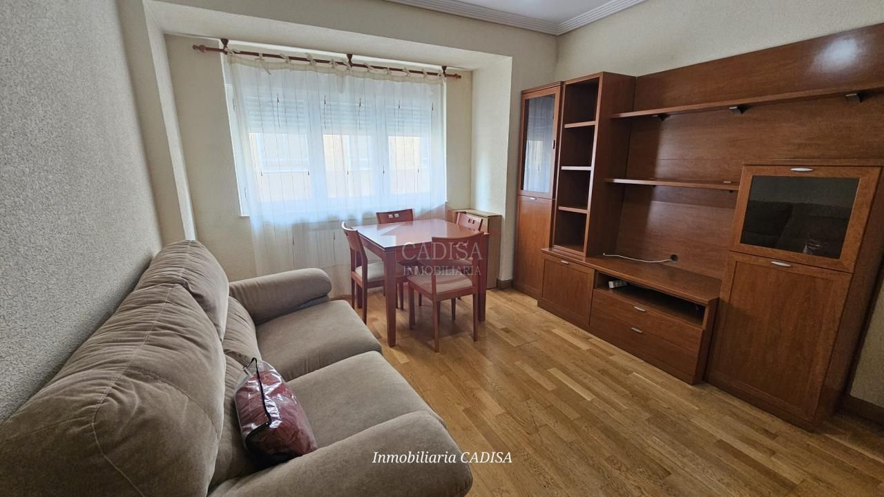 Sala d'estar de Pis de lloguer en Salamanca Capital amb Calefacció, Moblat i Balcó