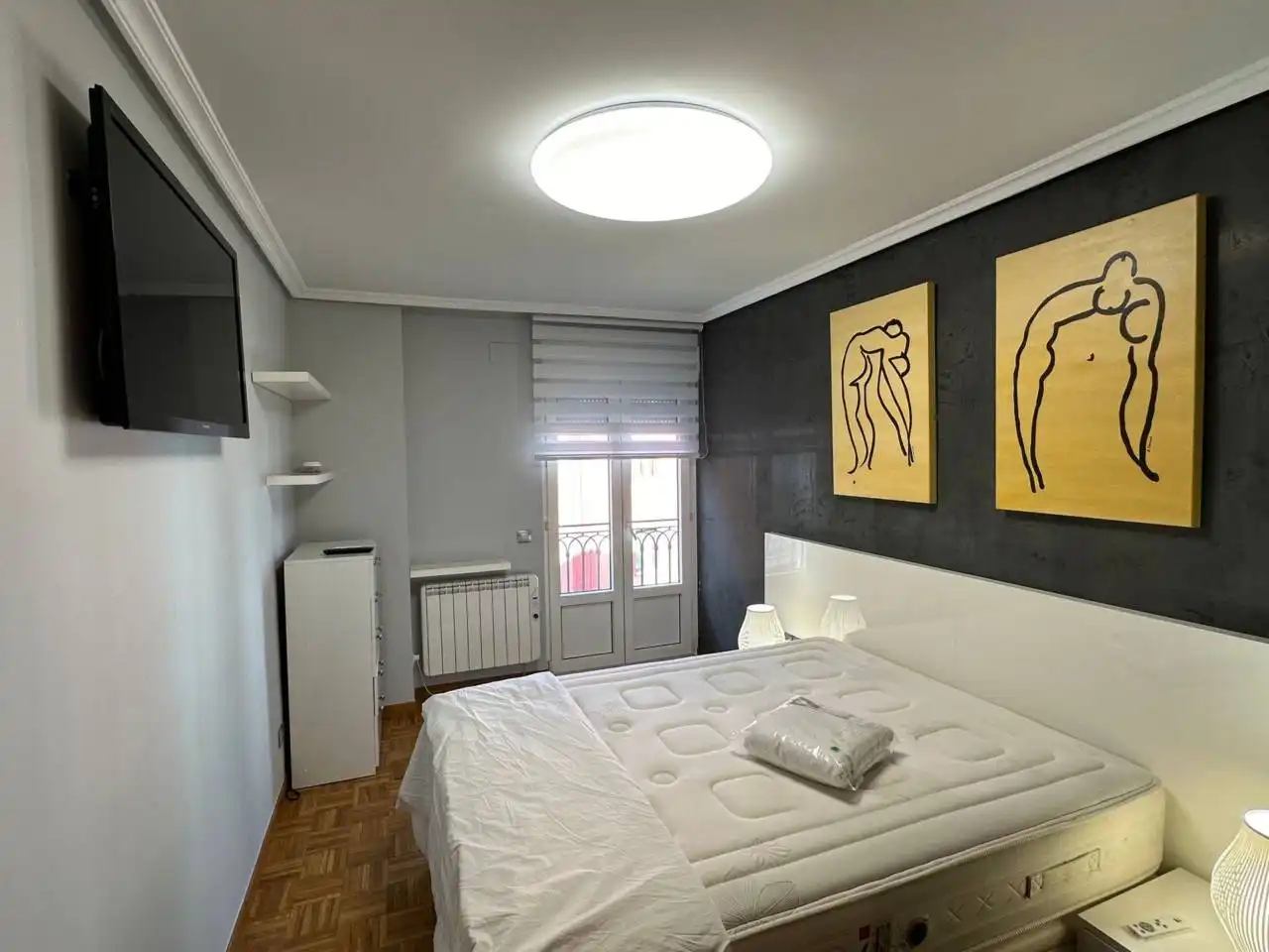 Dormitori de Apartament en venda en Burgos amb Calefacció, Parquet i Moblat