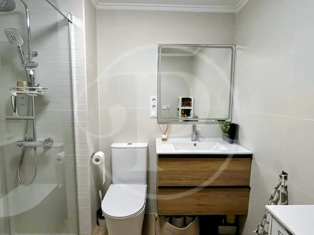 Bathroom of Flat for sale in Paterna  with Air Conditioner