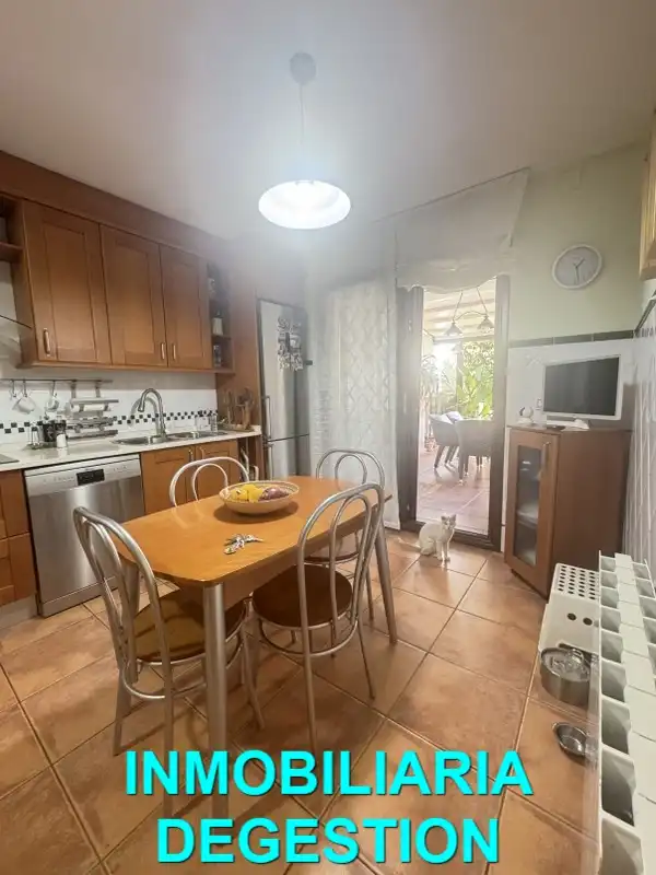 Casa adosada en venta en Linarejos