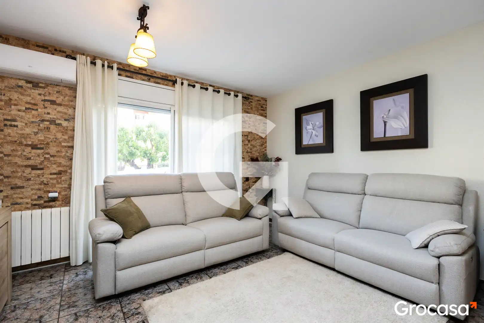 Sala de estar de Casa adosada en venta en Sant Vicenç Dels Horts con Aire acondicionado, Calefacción y Jardín privado