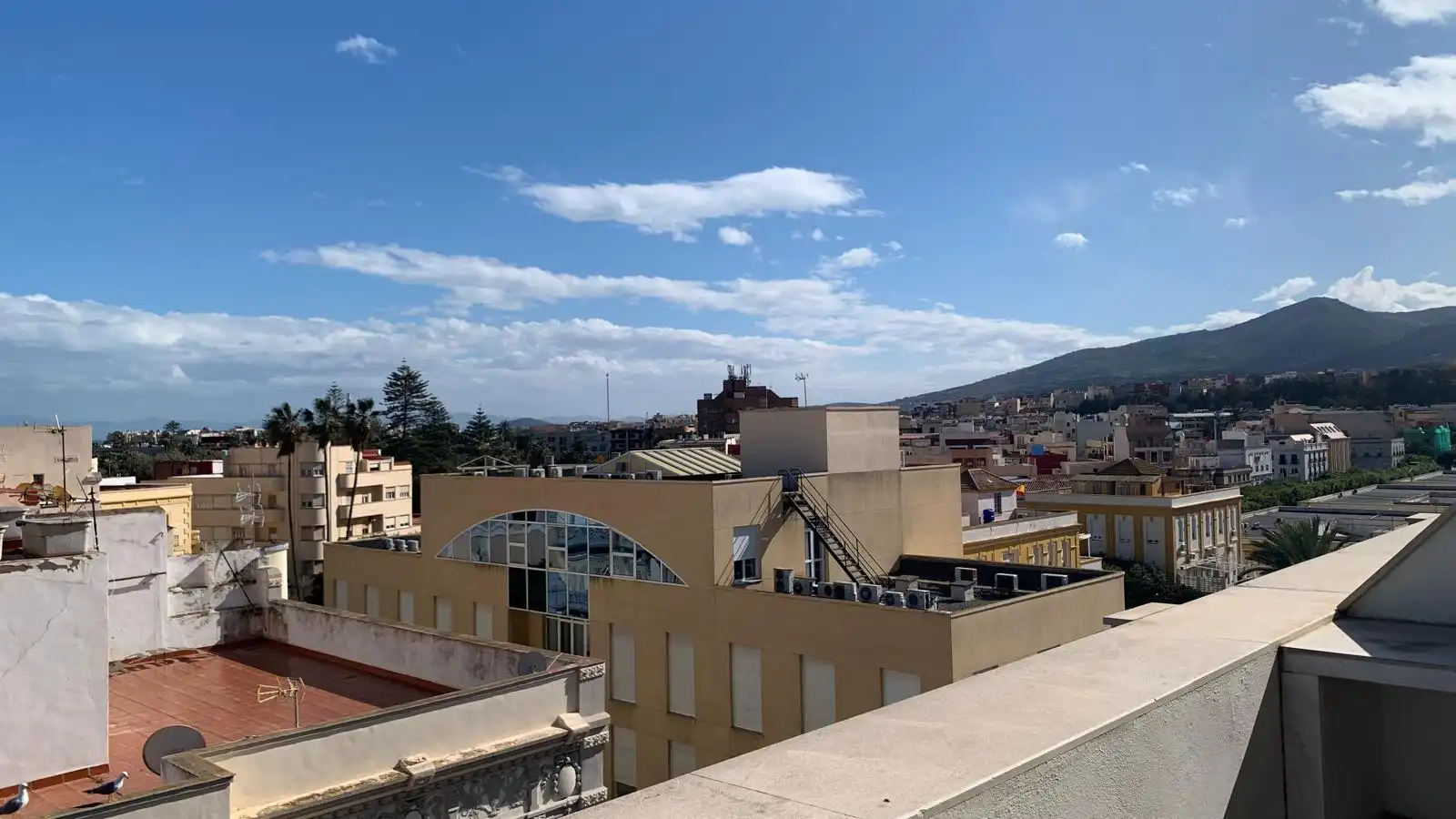 Vista exterior de Ático en venta en Melilla con Aire acondicionado, Terraza y Amueblado