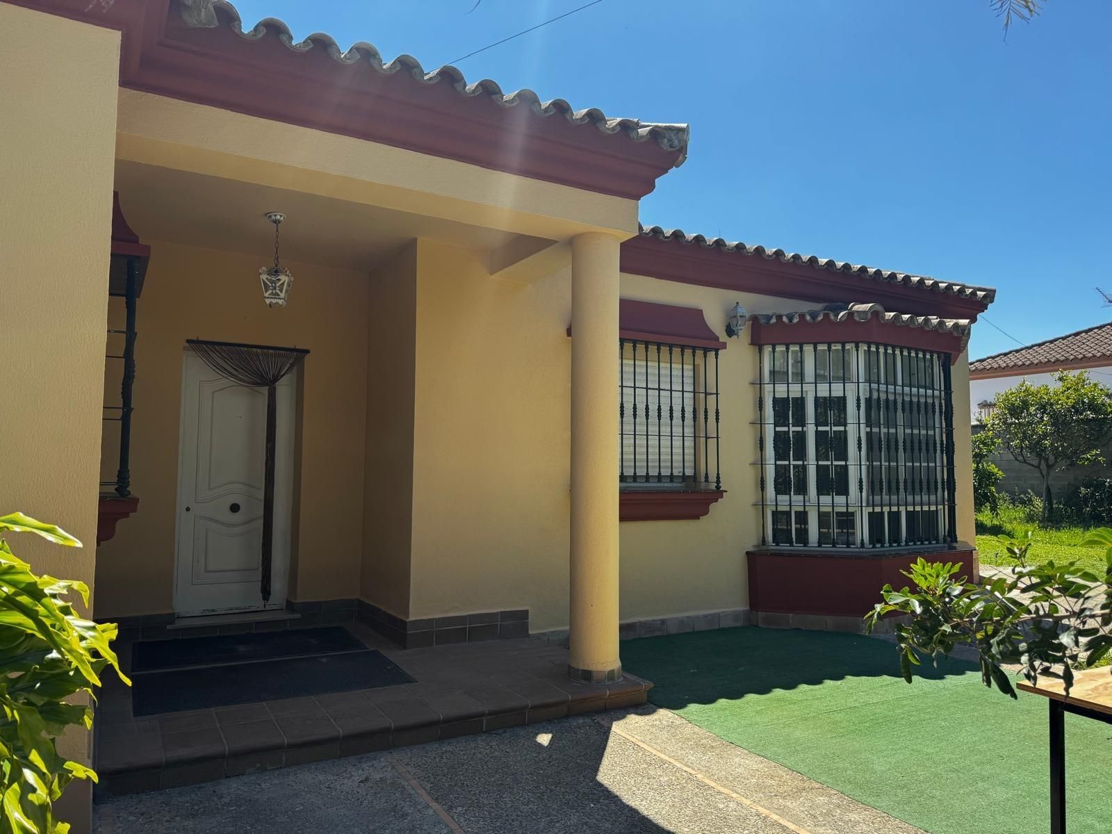 Exterior view of House or chalet to rent in Chiclana de la Frontera  with Private garden