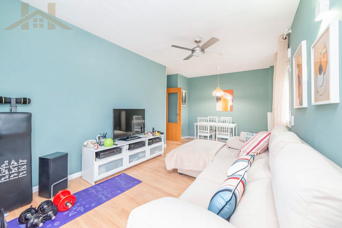 Wohnzimmer von Wohnung zum verkauf in Navalagamella mit Klimaanlage und Heizung