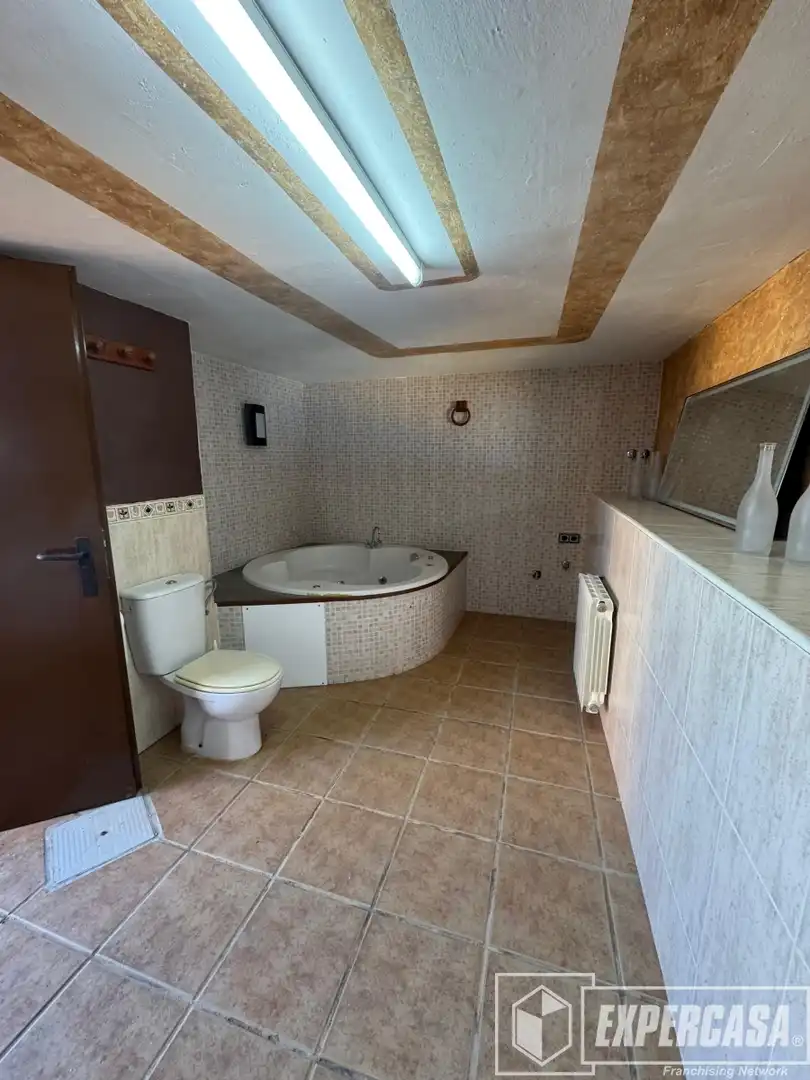Villa con piscina in vendita a Urbanización LOS LAGOS/ALGINET 1009, imagen 5