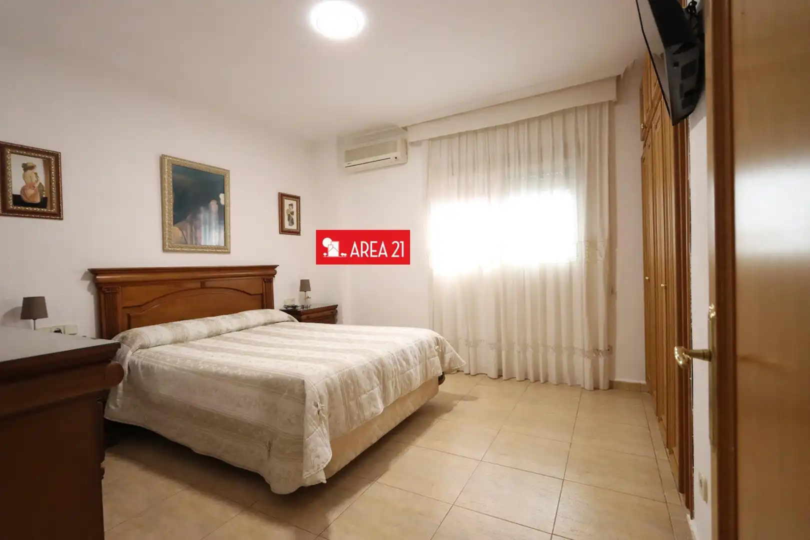 Habitación de Casa o chalet en venta en La Pobla de Vallbona con Aire acondicionado, Terraza y Trastero