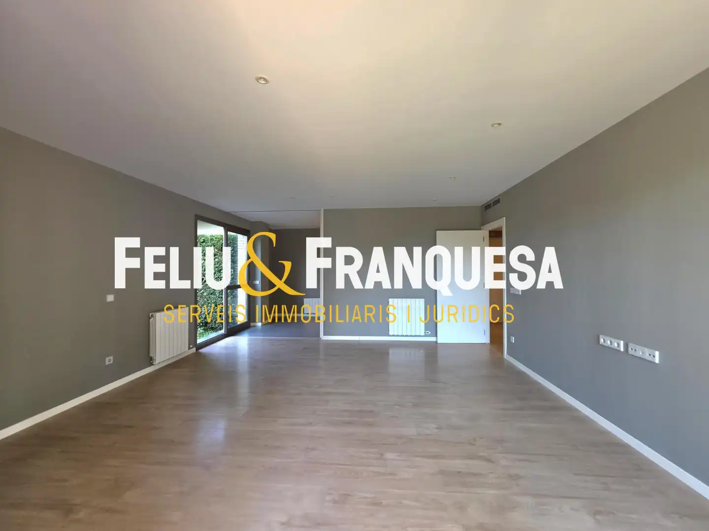 Vista exterior de Piso en venta en Sant Cugat del Vallès con Calefacción, Jardín privado y Terraza