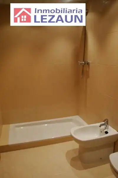 Baño de Apartamento en venta en Peralta / Azkoien con Aire acondicionado, Terraza y Trastero