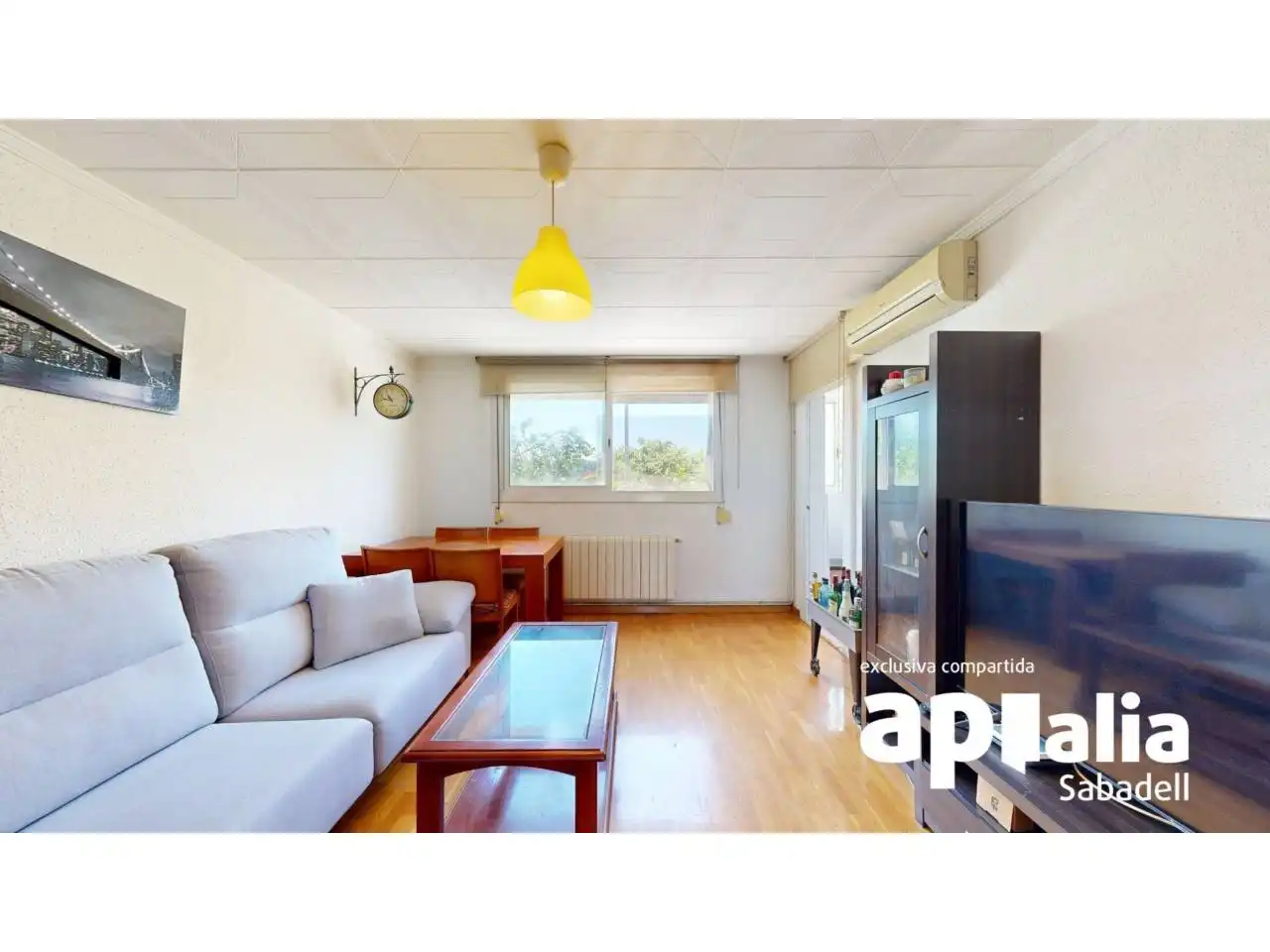Sala de estar de Piso en venta en Badia del Vallès con Aire acondicionado, Calefacción y Parquet