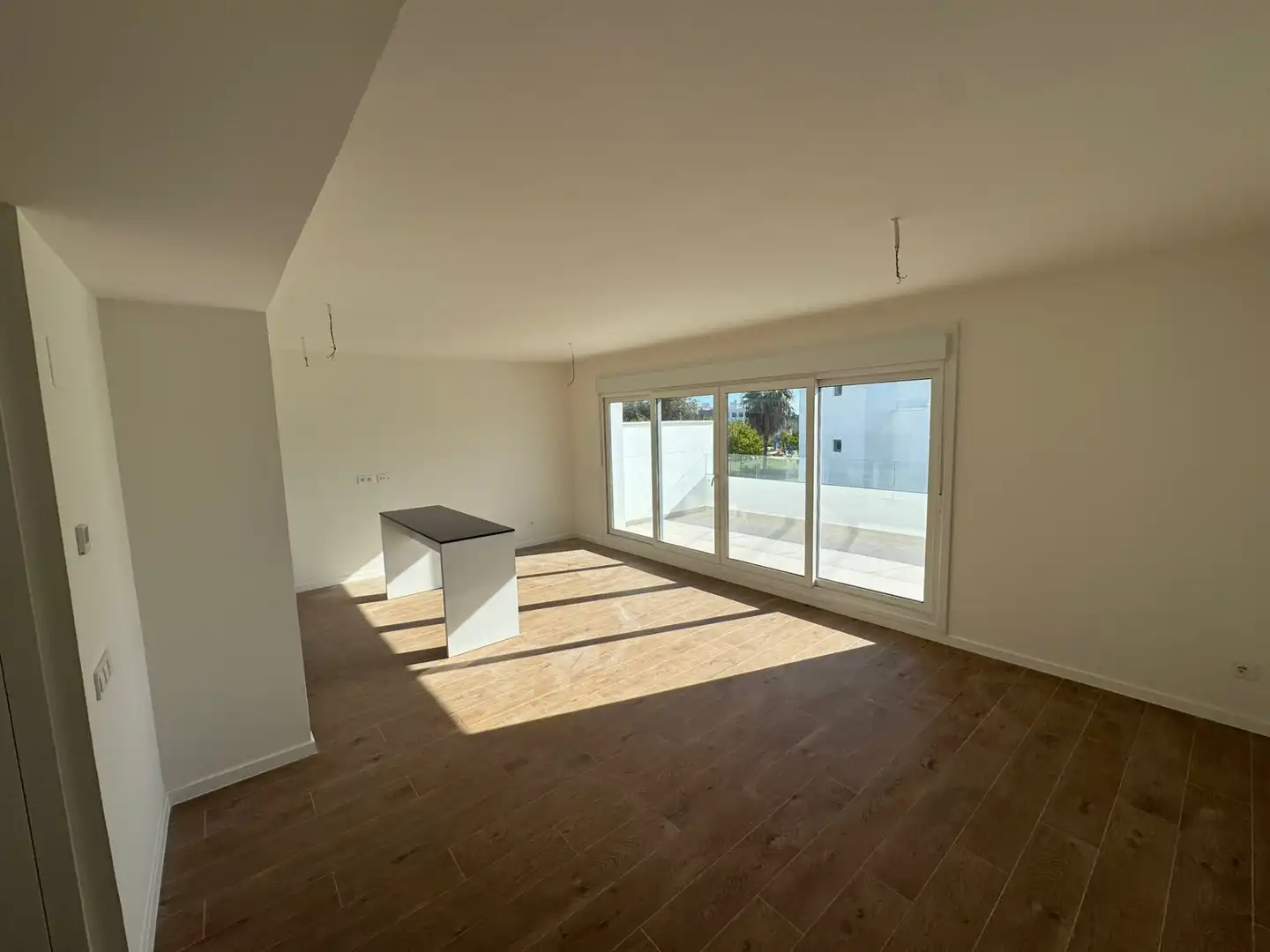 Wohnzimmer von Wohnungen zur Miete in Estepona mit Klimaanlage, Terrasse und Abstellraum