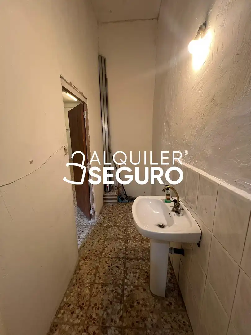 Bathroom of Commercial properties for rent in Madrid