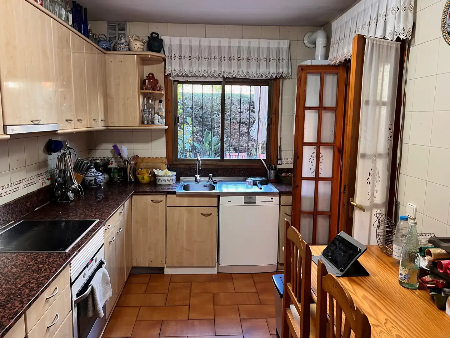 Cuina de Casa adosada en venda en Vilassar de Dalt amb Calefacció, Jardí privat i Terrassa