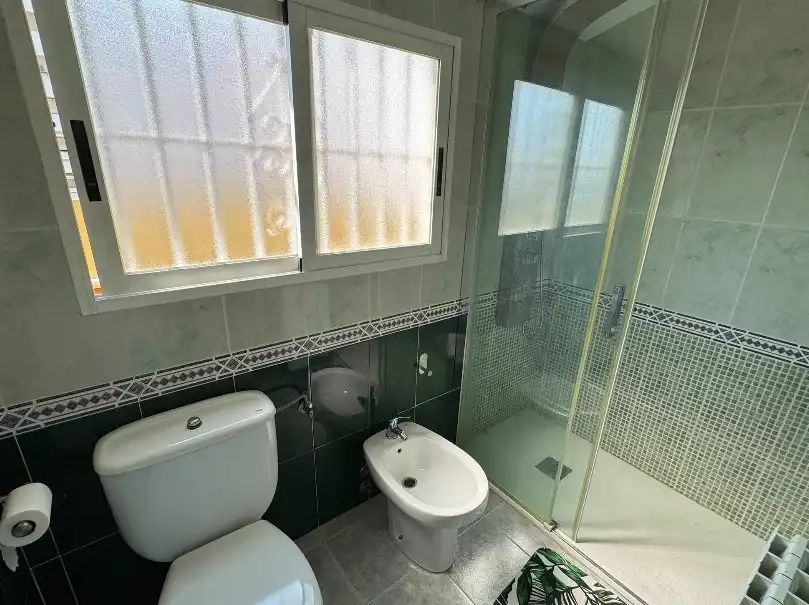Badezimmer von Maisonette zur Miete in Castellón de la Plana / Castelló de la Plana mit Klimaanlage, Heizung und Terrasse