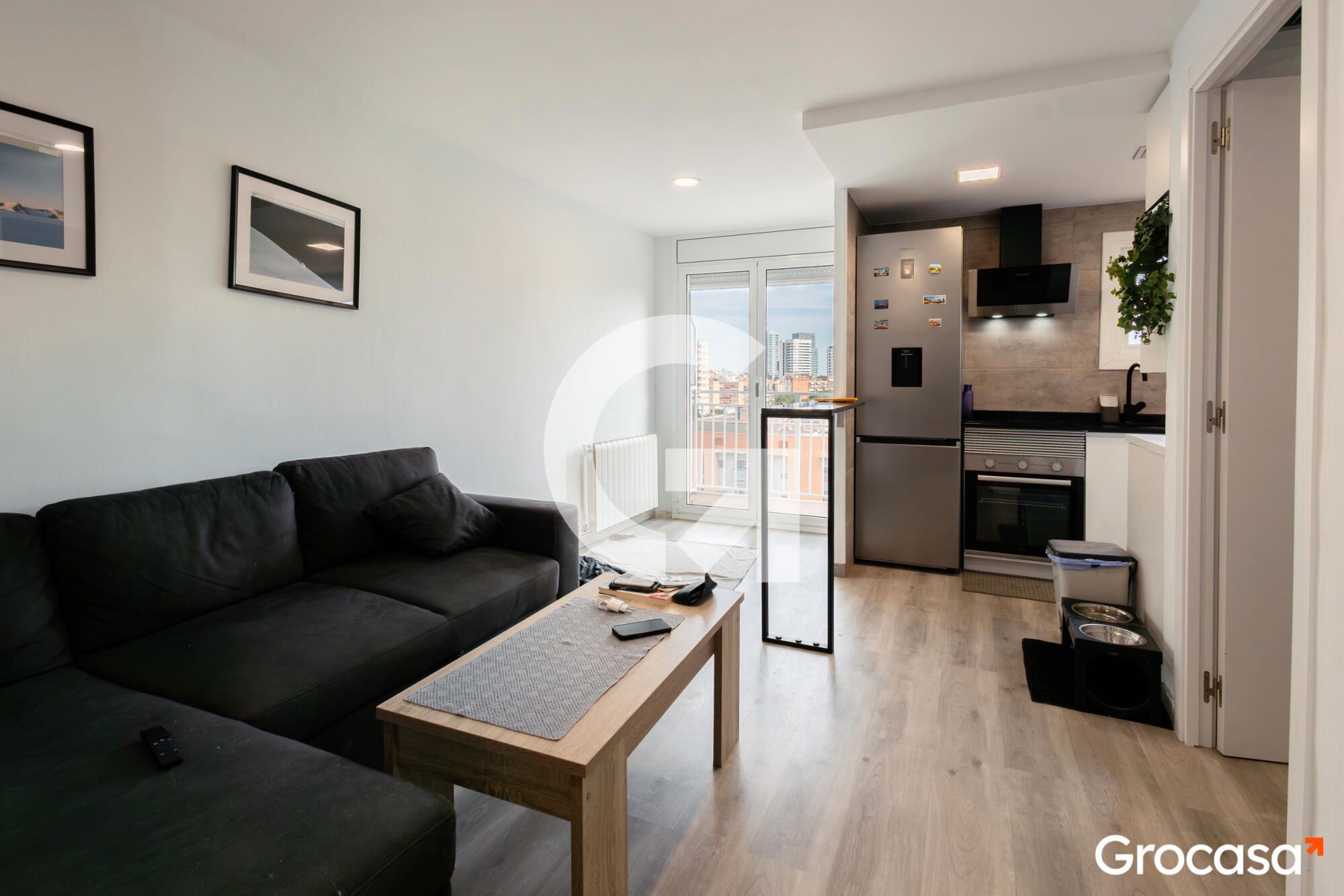 Living room of Flat for sale in L'Hospitalet de Llobregat  with Air Conditioner, Heating and Oven