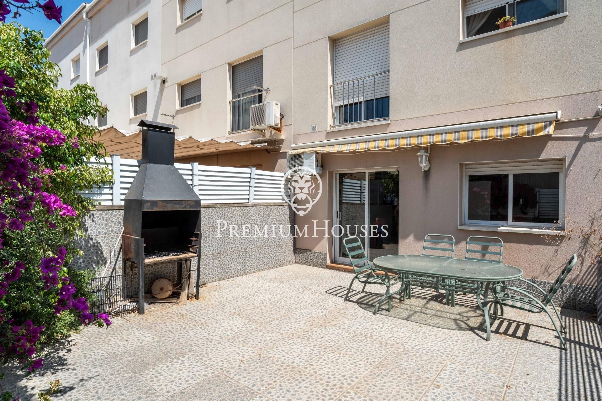 Terrassa de Casa adosada en venda en Vilanova i la Geltrú amb Aire condicionat, Calefacció i Jardí privat