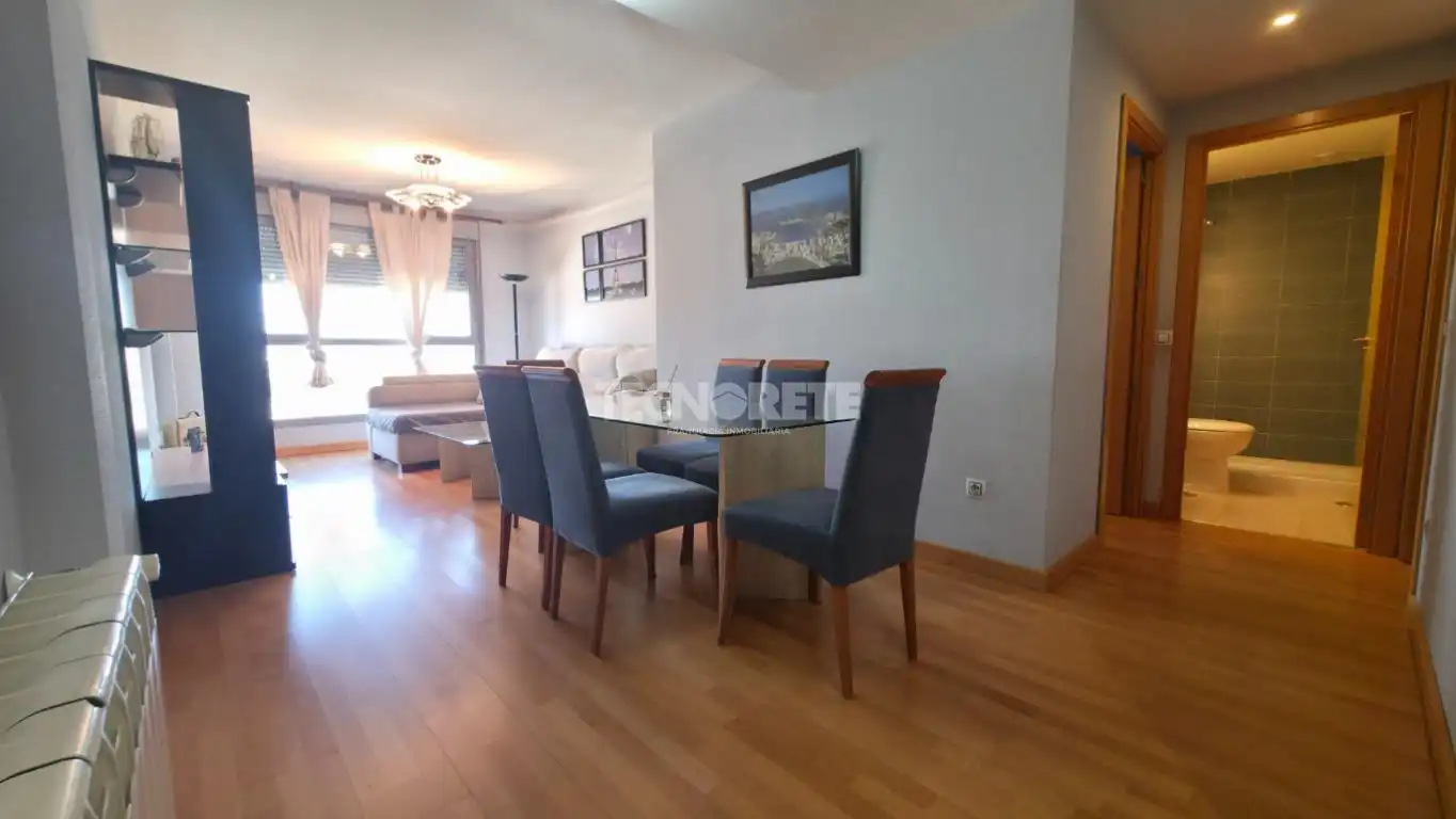 Comedor de Piso en venta en Guadalajara con Parquet y Piscina comunitaria
