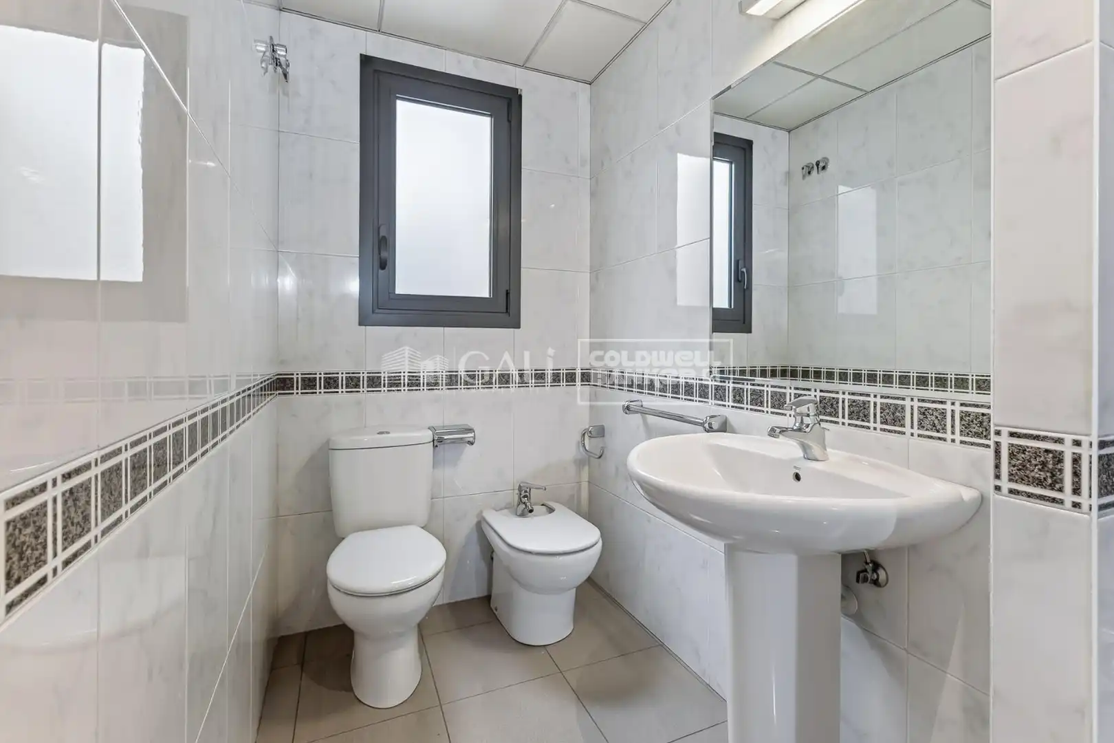 Baño de Piso de alquiler en Andorra la Vella con Calefacción, Terraza y Balcón