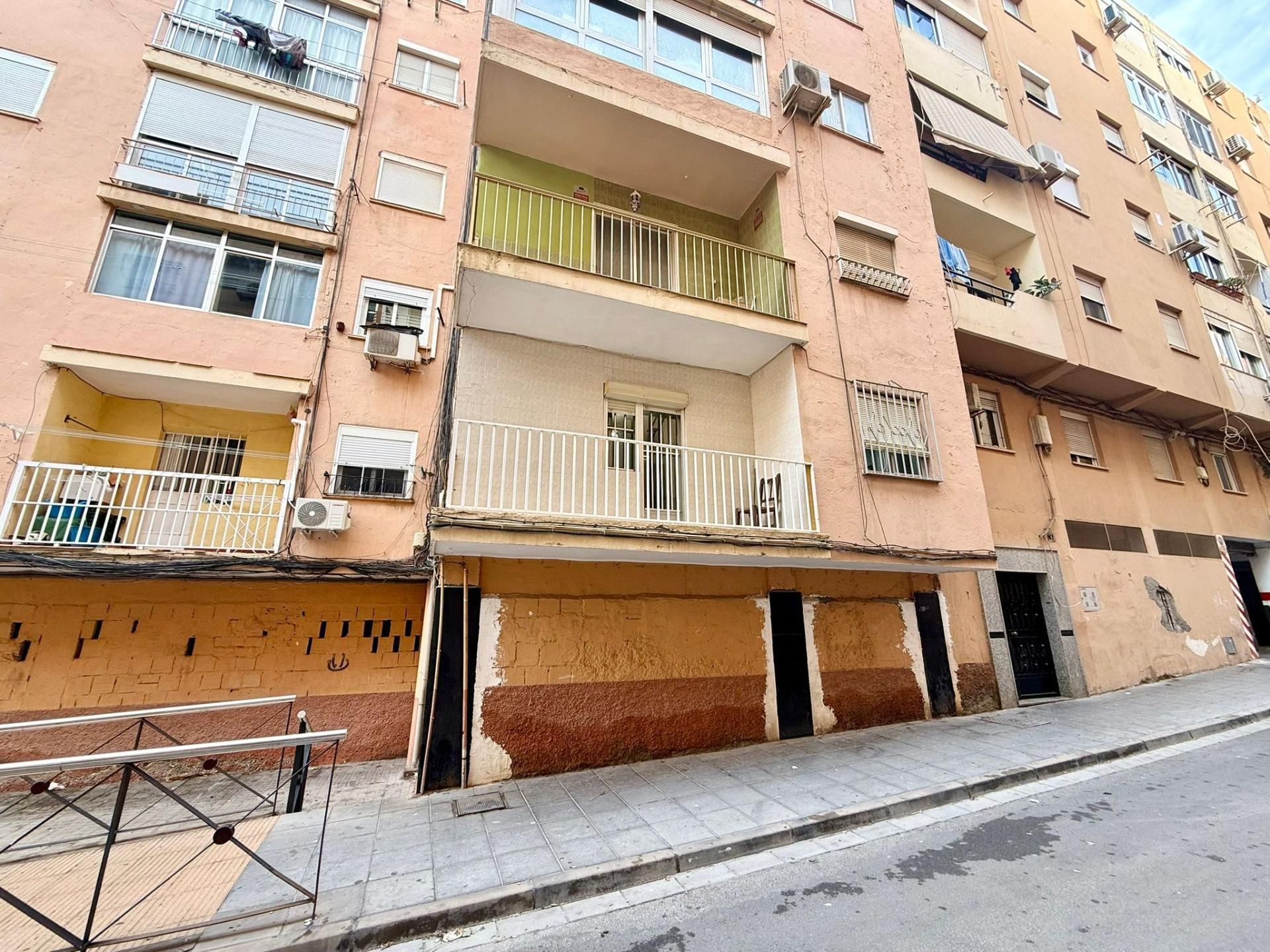 Vista exterior de Pis en venda en  Almería Capital amb Aire condicionat, Moblat i Balcó