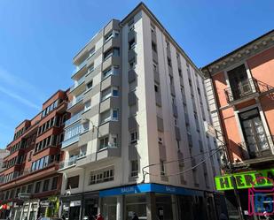 Exterior view of Flat to rent in León Capital   with Heating, Terrace and Furnished
