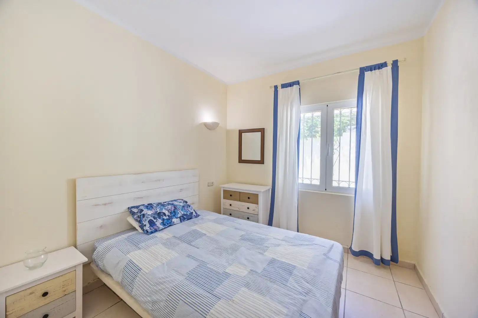 Habitación de Casa o chalet en venta en Manilva con Aire acondicionado, Jardín privado y Terraza