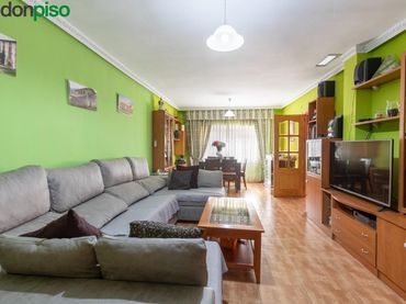 Casa aparellada en venda a Calle de Goya 6