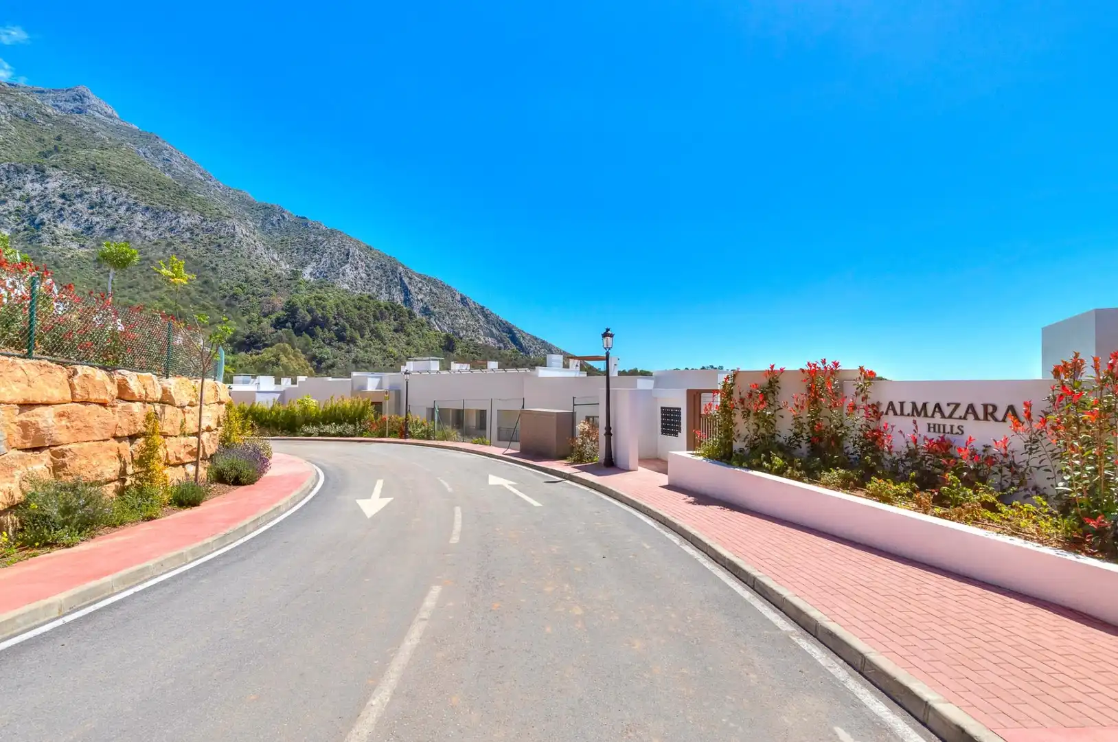 Exterior view of Attic for sale in Istán  with Air Conditioner, Private garden and Terrace