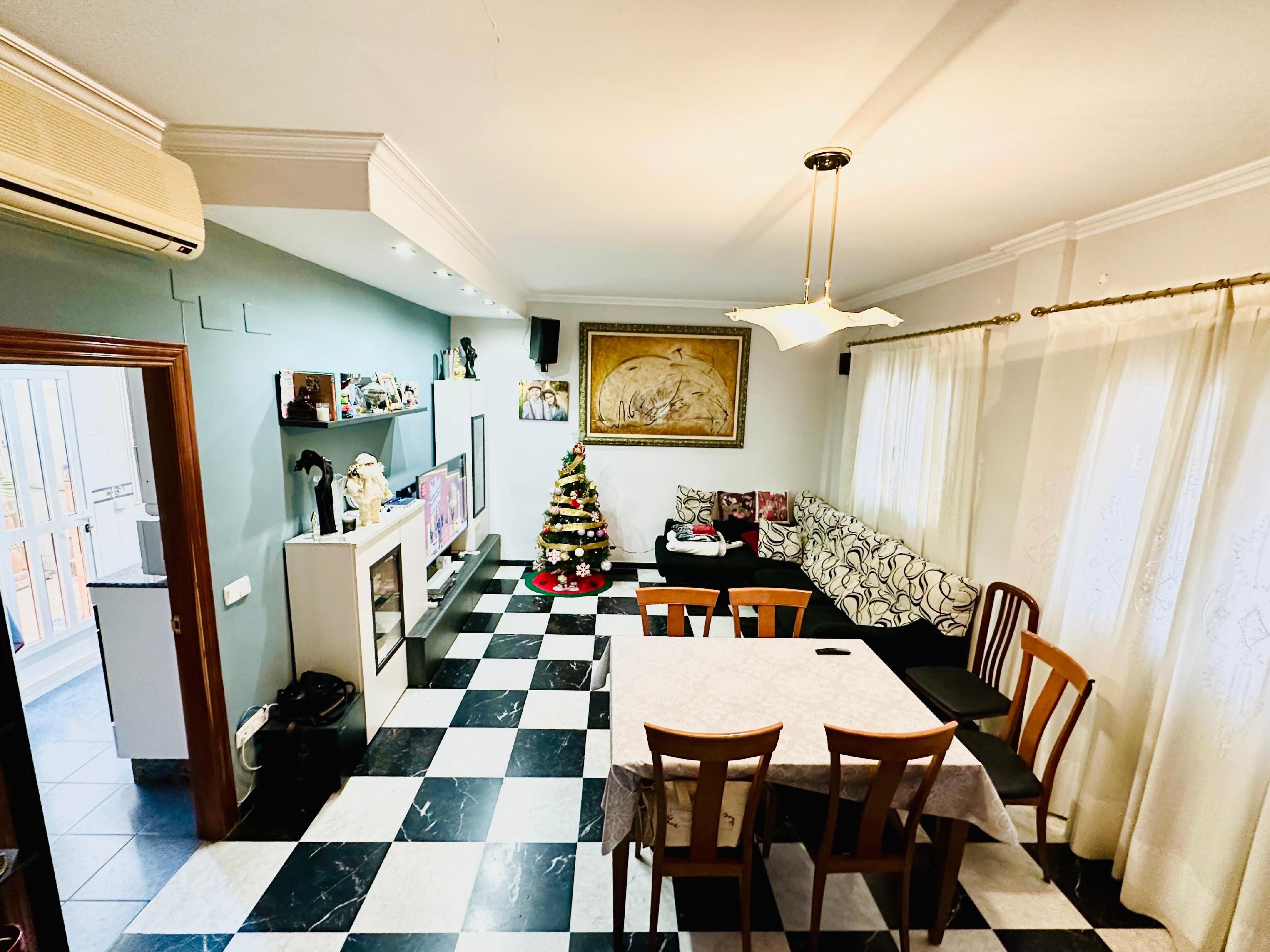 Menjador de Casa o xalet en venda en  Valencia Capital amb Aire condicionat, Terrassa i Balcó