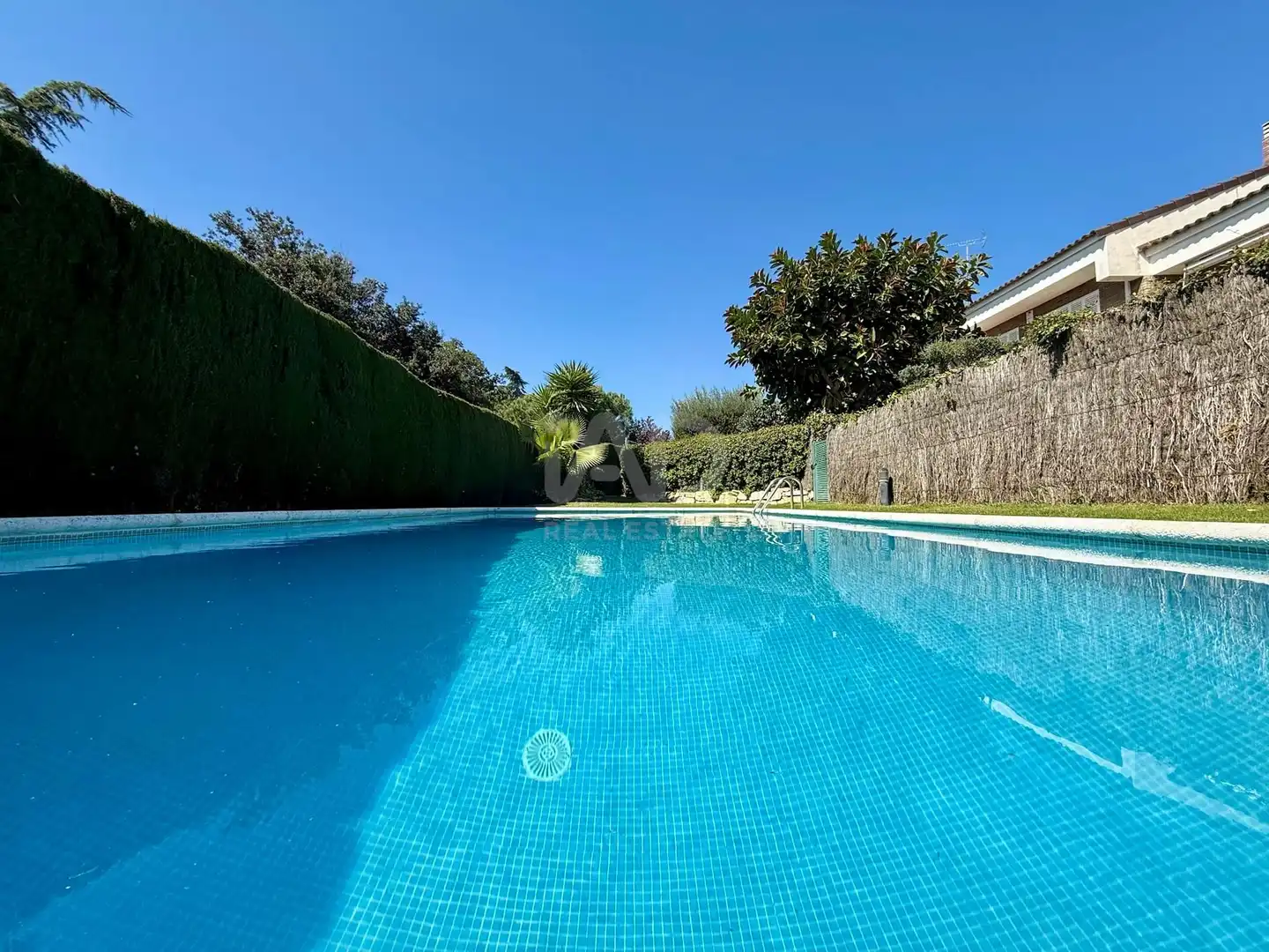 Piscina de Casa adosada en venda en Sant Andreu de Llavaneres amb Aire condicionat, Calefacció i Terrassa