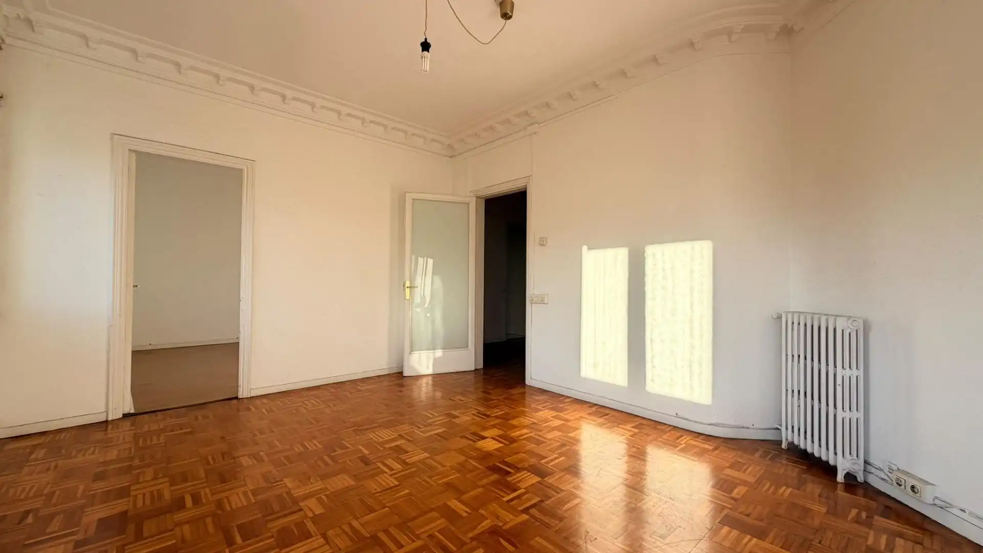 Sala de estar de Piso en venta en Barcelona con Parquet