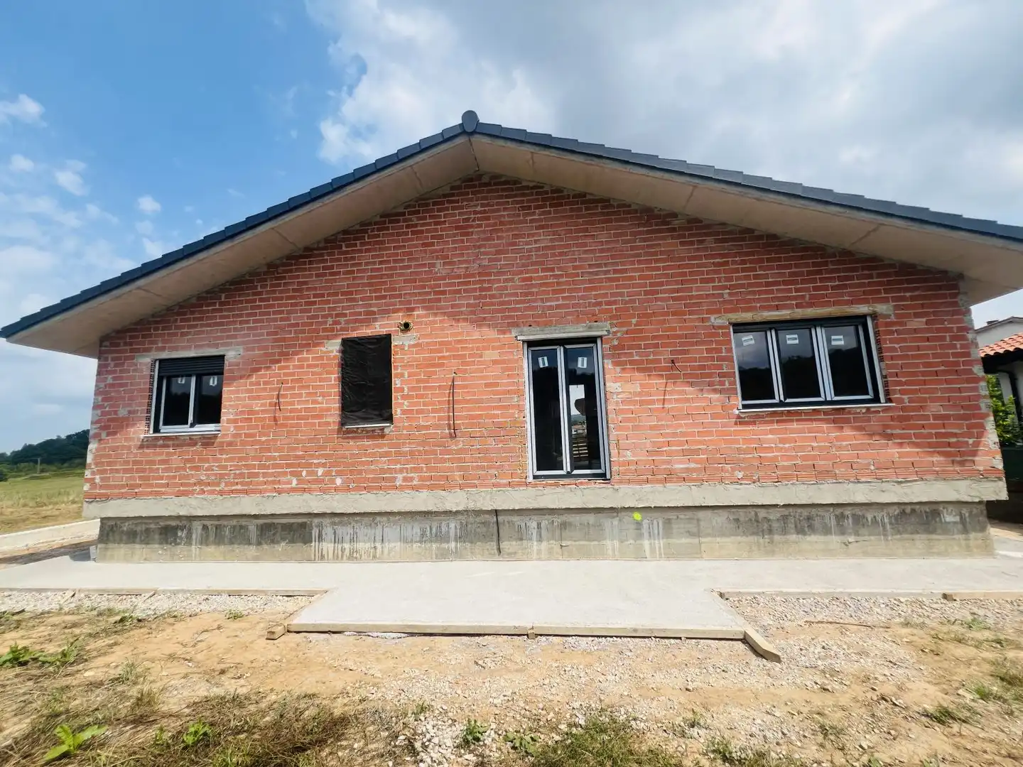 Außenansicht von Haus oder Chalet zum Verkauf in Voto mit Heizung und Abstellraum