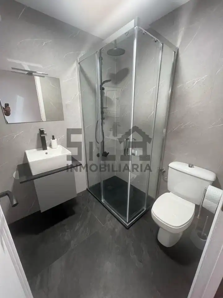 Bathroom of Flat for rent in Ourense Capital   with Heating, Furnished and Balcony