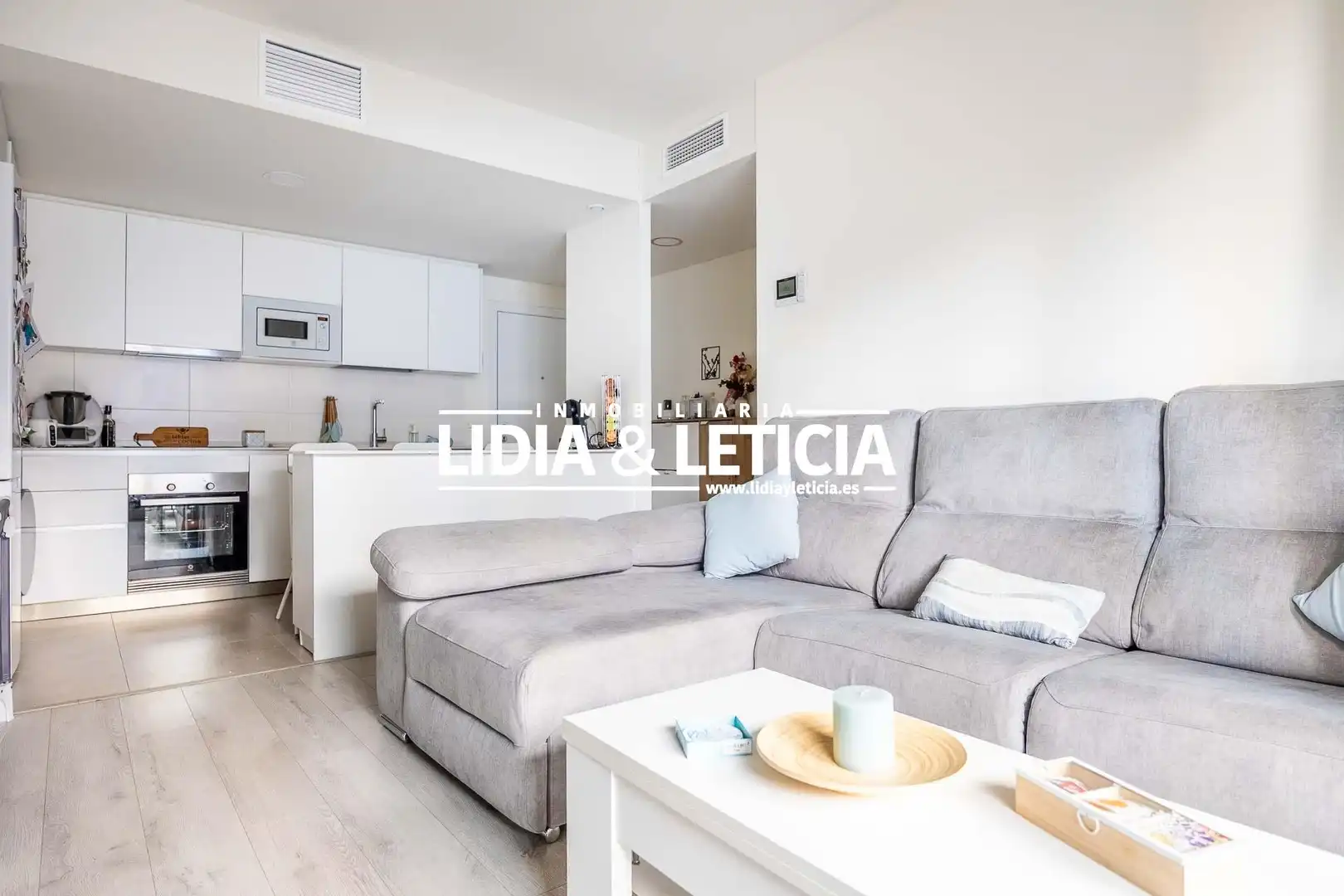 Sala d'estar de Pis en venda en Sevilla amb Calefacció, Terrassa i Piscina comunitària