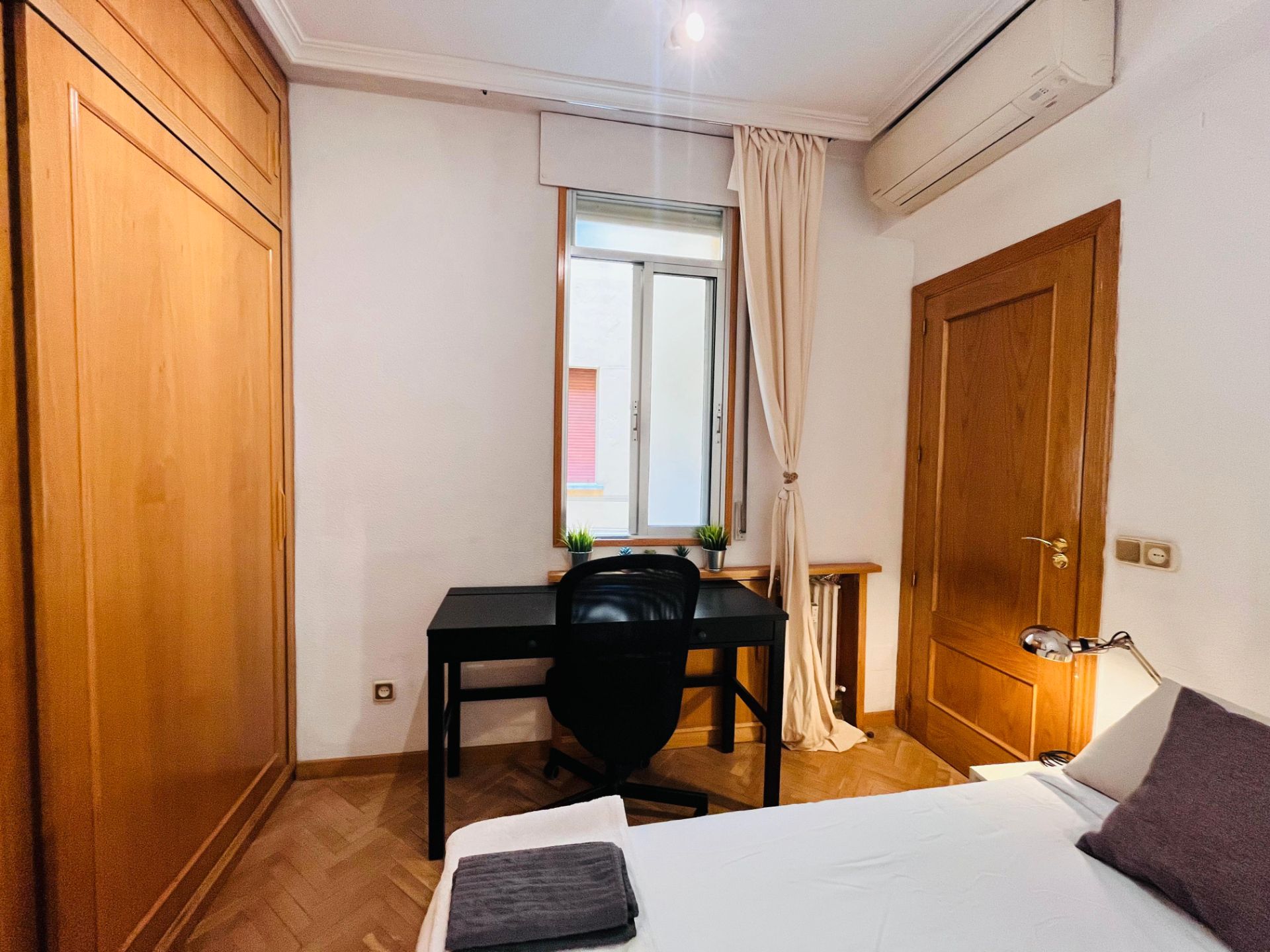 Bedroom of Flat to share in  Madrid Capital  with Heating, Furnished and Oven