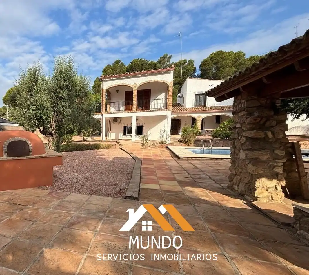 Vista exterior de Casa o xalet de lloguer en Paterna amb Aire condicionat, Calefacció i Terrassa