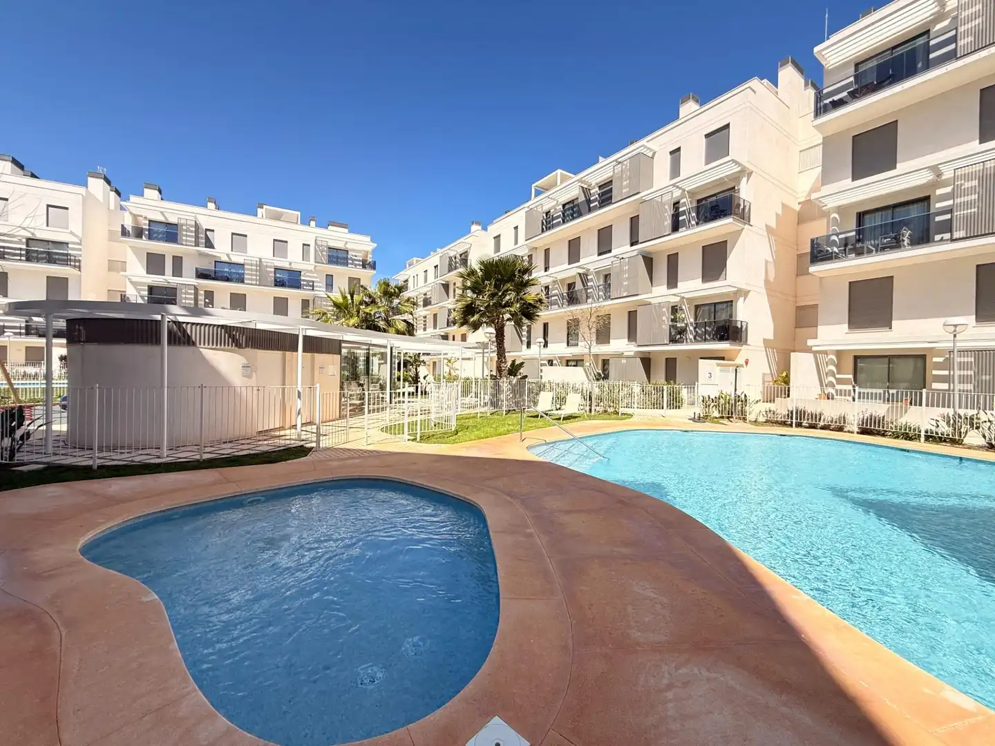 Schwimmbecken von Dachboden zum Verkauf in Dénia mit Klimaanlage, Privatgarten und Terrasse