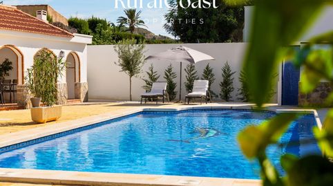 Villa independiente, parcela 1038m2, 4 habitaciones, 3 baños, casa para invitados completa, piscina, jardín, barbacoa, AC., imagen 4