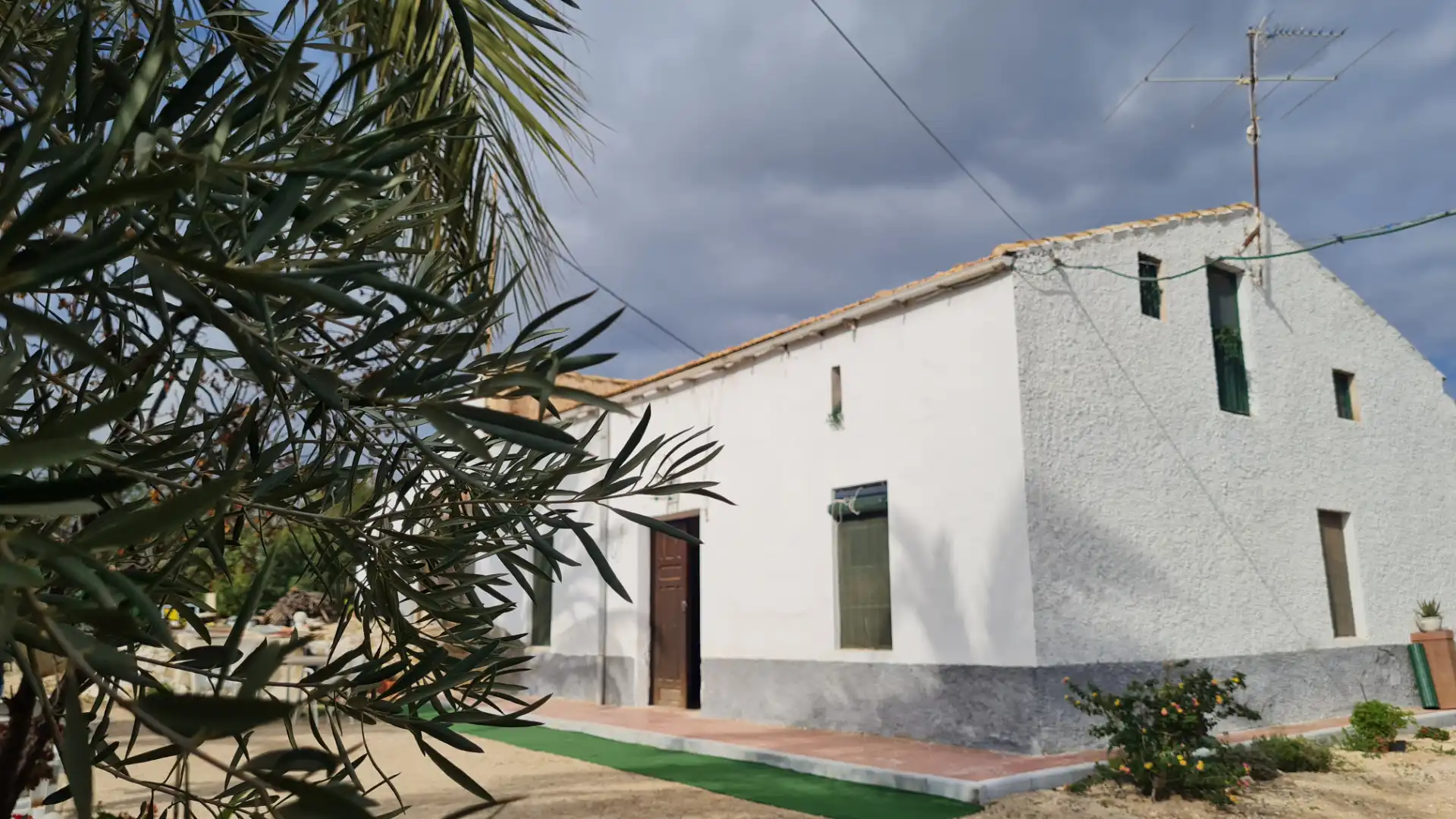 Vista exterior de Casa o xalet en venda en Elche / Elx amb Jardí privat, Traster i Moblat