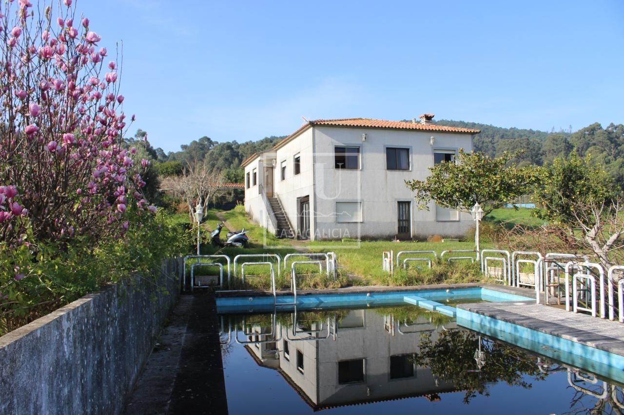 Vista exterior de Casa o xalet en venda en Baiona amb Calefacció, Jardí privat i Terrassa