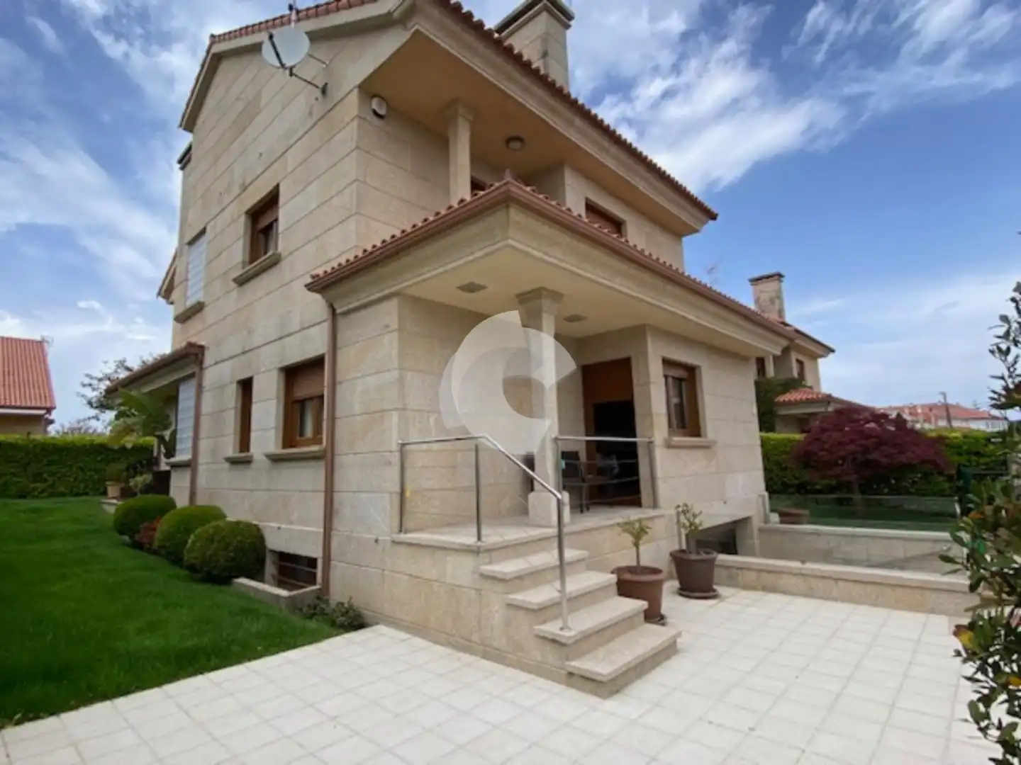 Vista exterior de Casa o xalet en venda en Sanxenxo amb Calefacció, Jardí privat i Terrassa