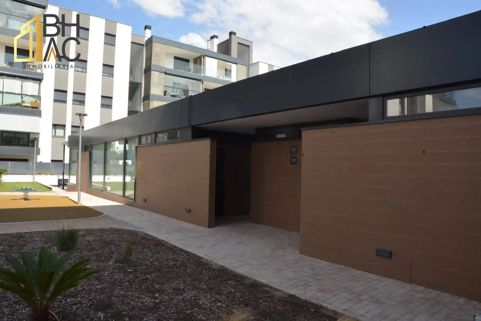 Außenansicht von Dachboden zum Verkauf in Alcalá de Henares mit Klimaanlage, Heizung und Terrasse