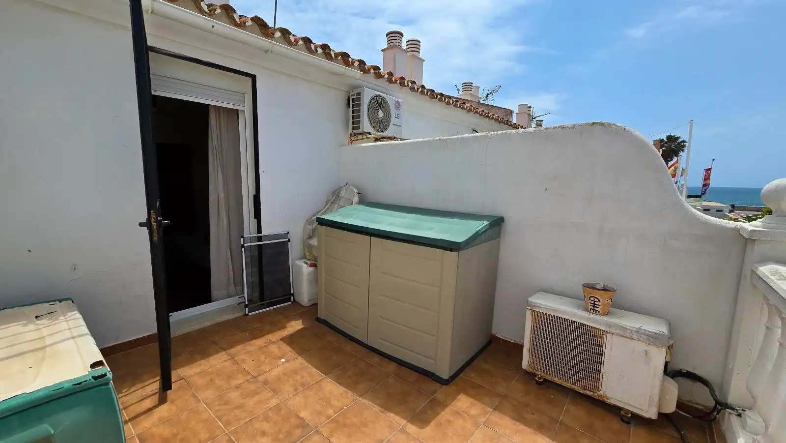 Terrasse von Einfamilien-Reihenhaus zum Verkauf in Málaga mit Klimaanlage, Heizung und Schwimmbad