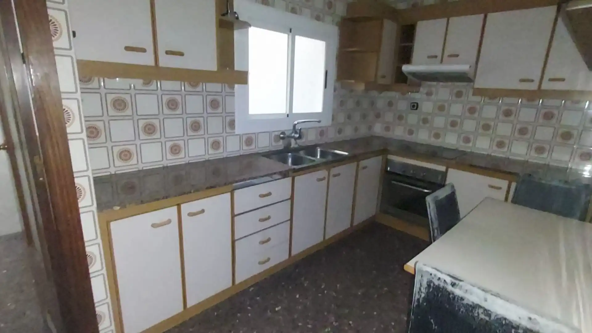 Cuina de Pis en venda en Barberà del Vallès amb Terrassa