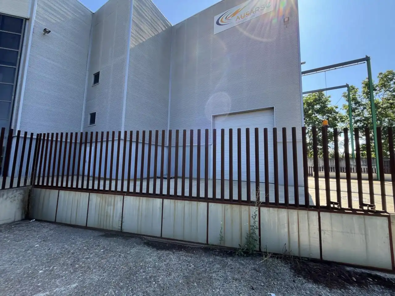 Vista exterior de Nave industrial en venta en Manlleu con Alarma