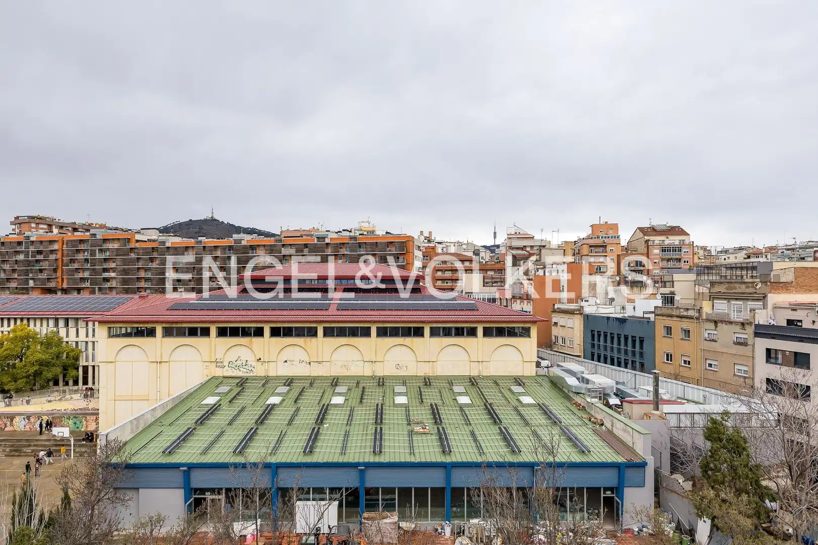 Außenansicht von Wohnung zum Verkauf in L'Hospitalet de Llobregat mit Klimaanlage, Heizung und Terrasse