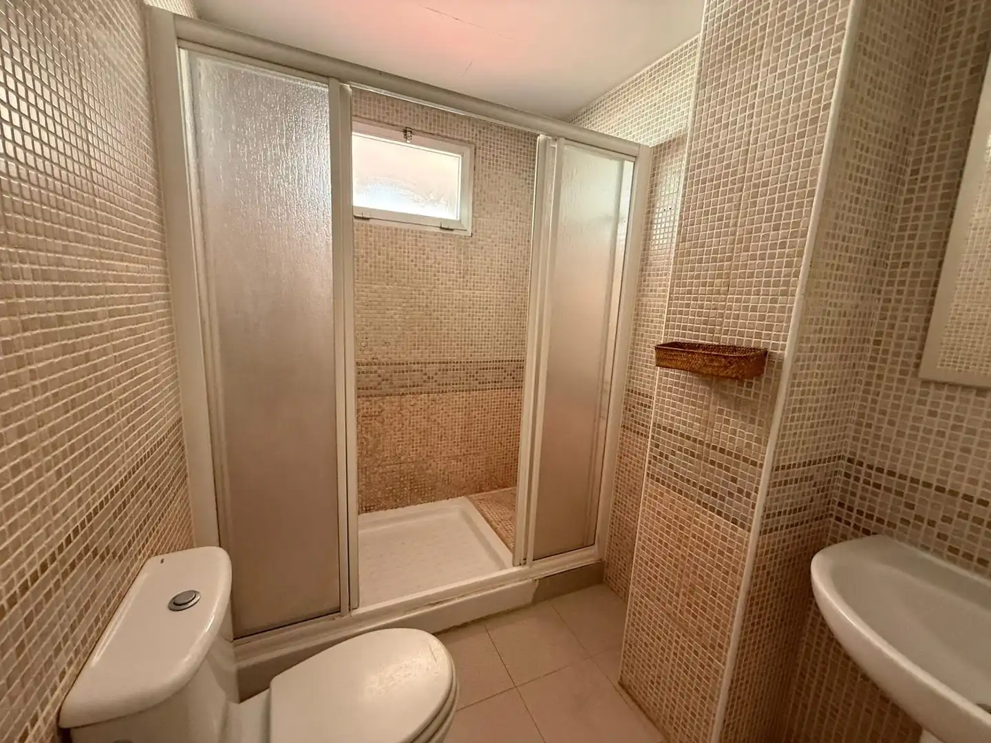 Badezimmer von Dachboden zur Miete in Sevilla mit Klimaanlage und Terrasse