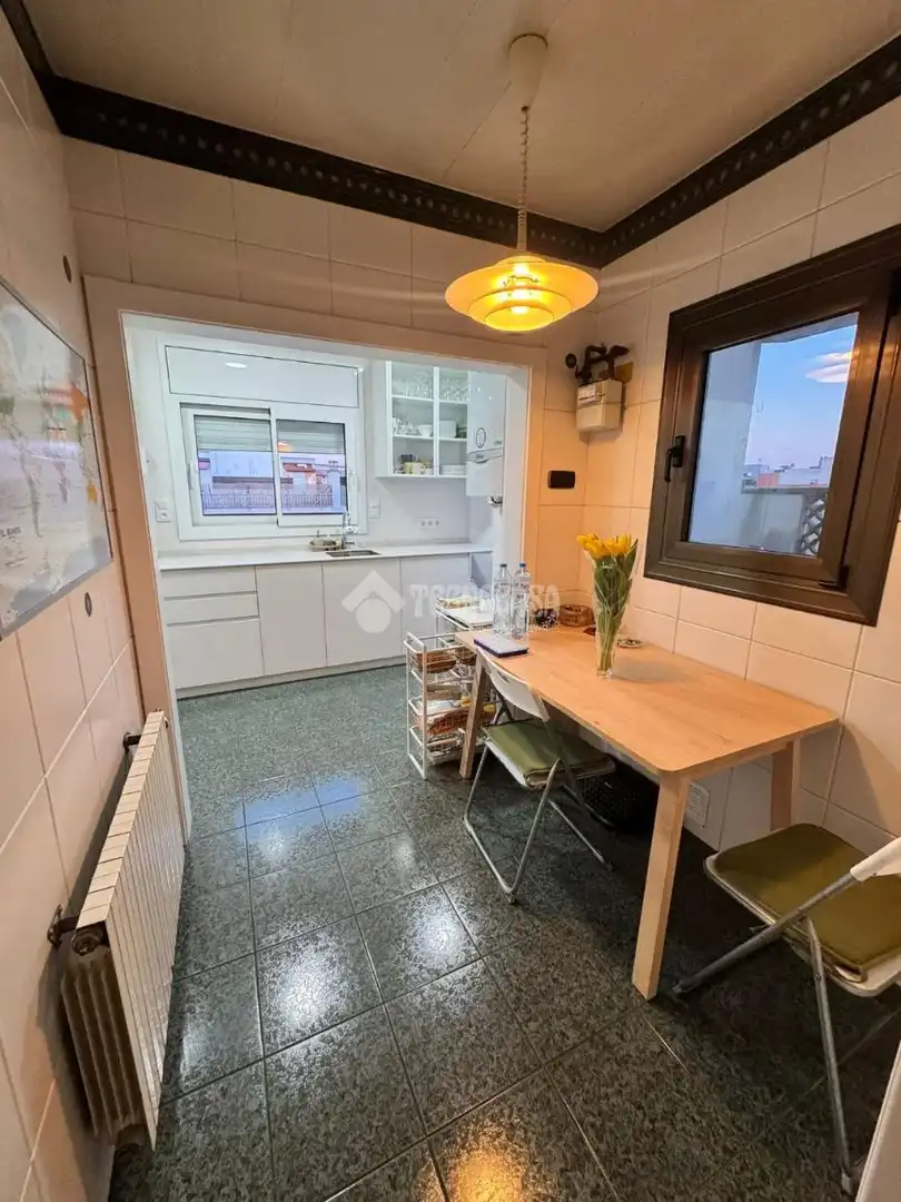 Cocina de Piso en venta en L'Hospitalet de Llobregat con Terraza