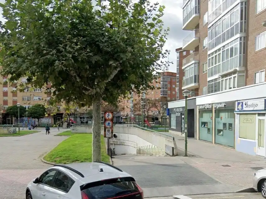 Vista exterior de Garatge en venda en Burgos Capital