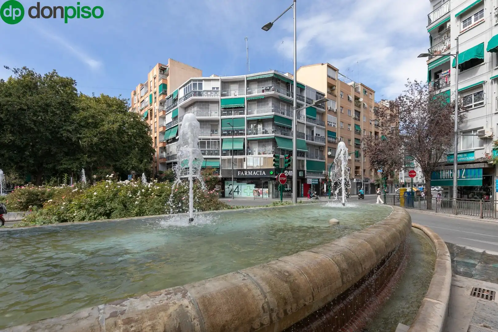 Außenansicht von Dachboden zum Verkauf in Granada mit Terrasse und Balkon