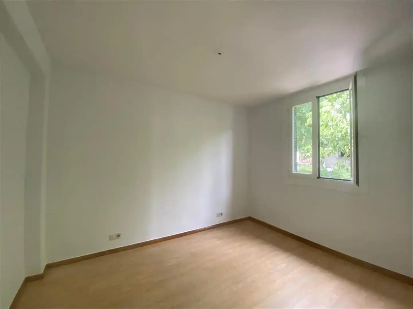 Habitación de Casa o chalet de alquiler en Madrid con Jardín privado, Parquet y Balcón